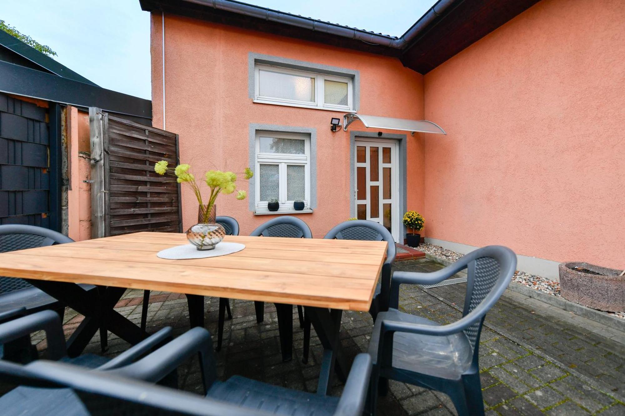 Grosses Spree Apartment, 3 Schlafzimmer Bis 10 Personen, 4X Kfz Parkplatz, Terrasse, Waschtrockner, Wlan, Netflix كوتبوس المظهر الخارجي الصورة
