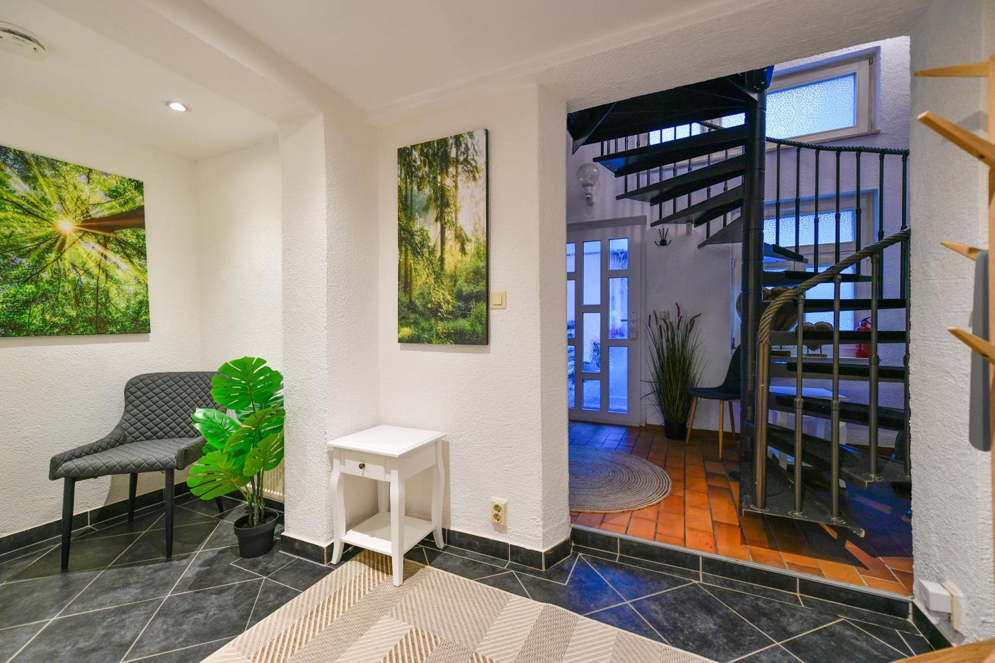 Grosses Spree Apartment, 3 Schlafzimmer Bis 10 Personen, 4X Kfz Parkplatz, Terrasse, Waschtrockner, Wlan, Netflix كوتبوس المظهر الخارجي الصورة